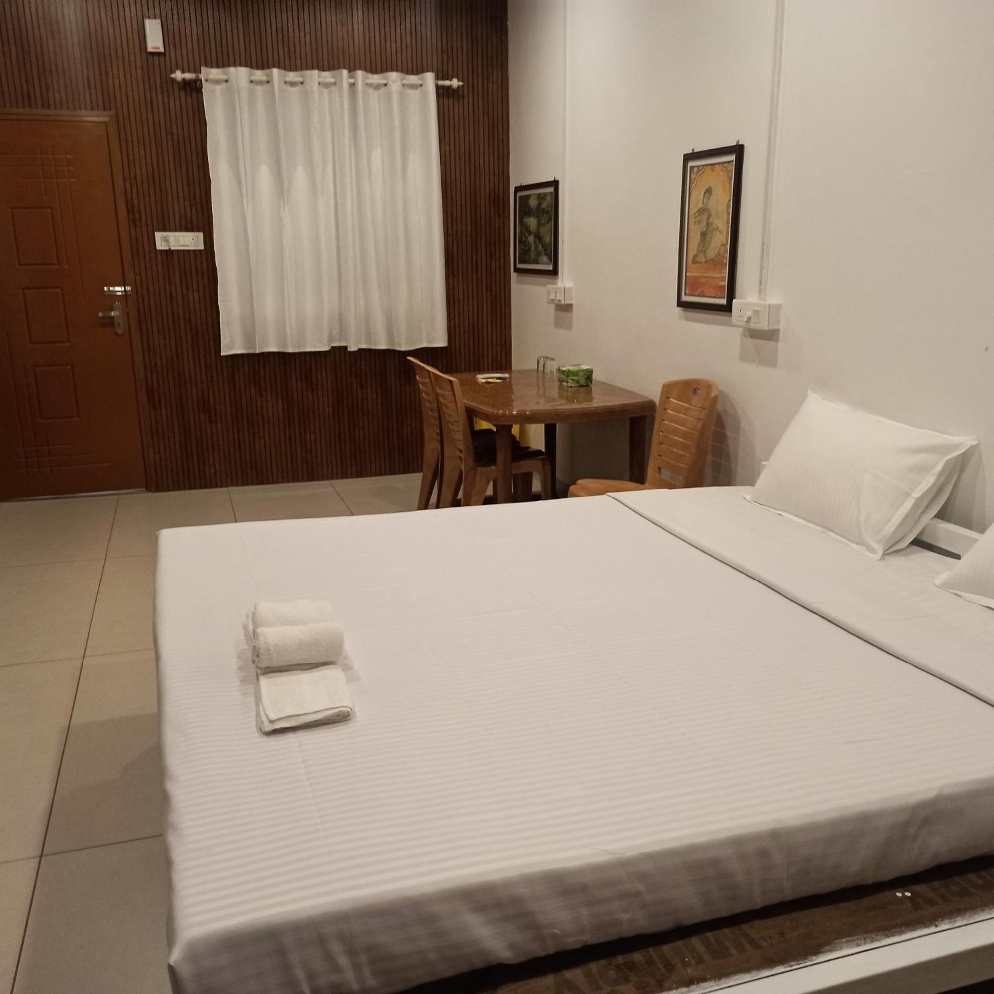 Bethesda Inn Kochi Buitenkant foto